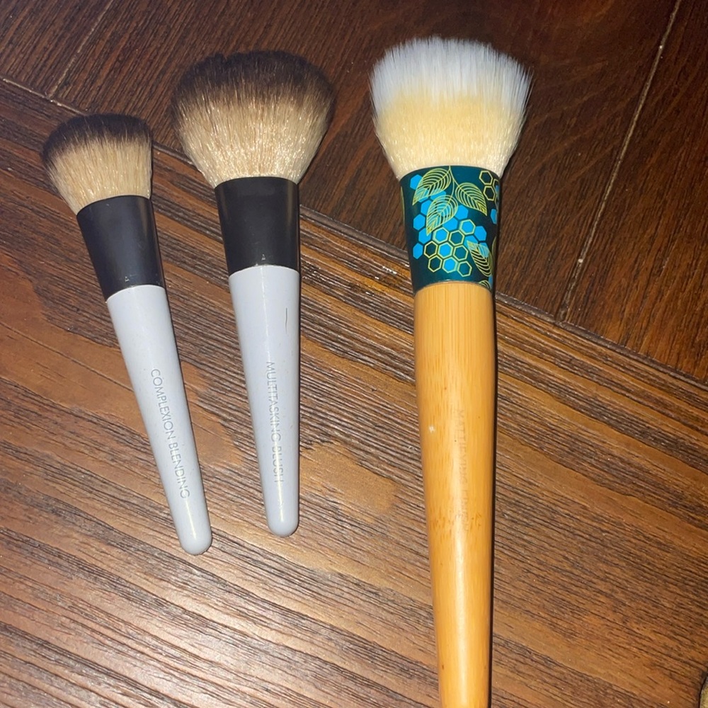 3 GENTLY USED Eco tools face brush set! (Two are small travel size)